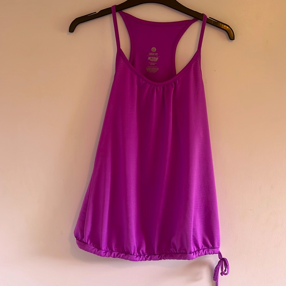 Old Navy Size M workout tank - Picture 1 of 3